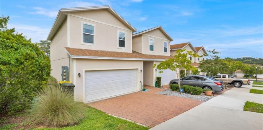 Adosado en Clermont, Florida 3 dormitorios, 147.99 m2 № 1886427