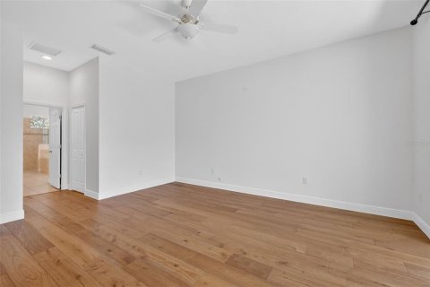 House in Mount Dora, Florida 4 bedrooms, 293.48 sq.m. № 2196841 - photo 27