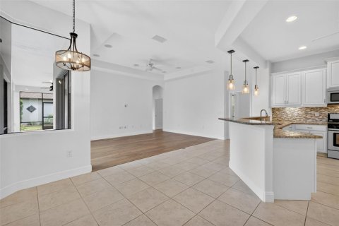 House in Mount Dora, Florida 4 bedrooms, 293.48 sq.m. № 2196841 - photo 14