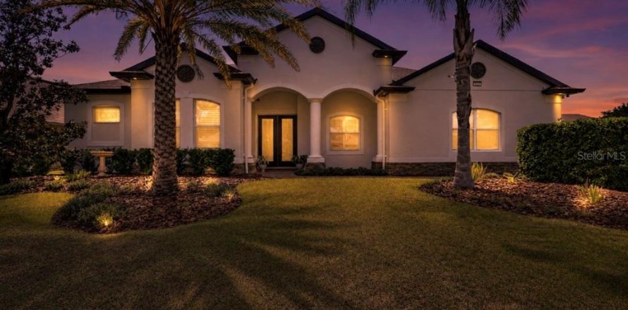 House in Mount Dora, Florida 4 bedrooms, 293.48 sq.m. № 2196841