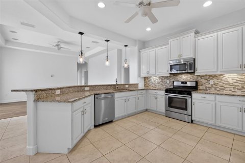 House in Mount Dora, Florida 4 bedrooms, 293.48 sq.m. № 2196841 - photo 13