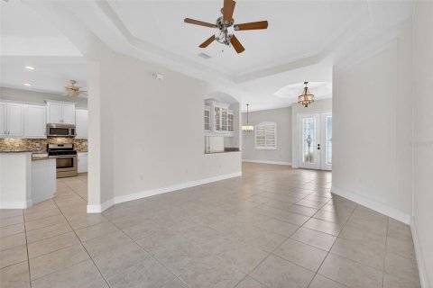 House in Mount Dora, Florida 4 bedrooms, 293.48 sq.m. № 2196841 - photo 19