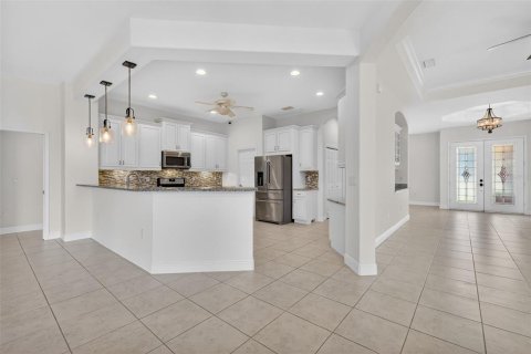 House in Mount Dora, Florida 4 bedrooms, 293.48 sq.m. № 2196841 - photo 12