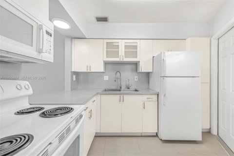 Condo à Miami, Floride, 2 chambres  № 2031524