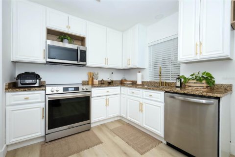 Condo in Longwood, Florida, 2 bedrooms  № 2104581 - photo 9