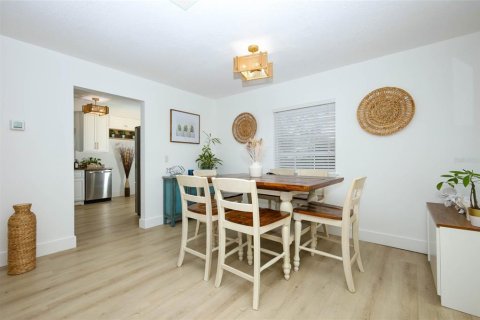 Condo in Longwood, Florida, 2 bedrooms  № 2104581 - photo 8