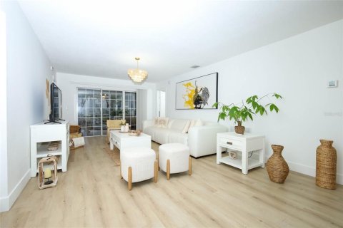 Condo in Longwood, Florida, 2 bedrooms  № 2104581 - photo 3