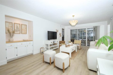 Condo in Longwood, Florida, 2 bedrooms  № 2104581 - photo 4