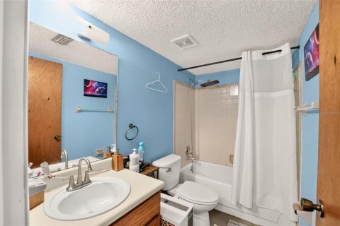 House in Gainesville, Florida 3 bedrooms, 133.97 sq.m. № 2408720 - photo 13