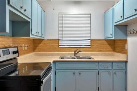 Купить кондоминиум в Лодердейл-Лейкс, Флорида 2 спальни, 87.33м2, № 1995302 - фото 10