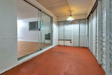 Купить кондоминиум в Лодердейл-Лейкс, Флорида 2 спальни, 87.33м2, № 1995302 - фото 8