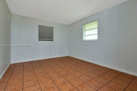 Купить кондоминиум в Лодердейл-Лейкс, Флорида 2 спальни, 87.33м2, № 1995302 - фото 15