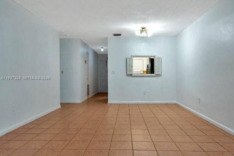 Купить кондоминиум в Лодердейл-Лейкс, Флорида 2 спальни, 87.33м2, № 1995302 - фото 4