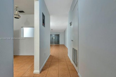 Купить кондоминиум в Лодердейл-Лейкс, Флорида 2 спальни, 87.33м2, № 1995302 - фото 2