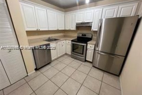 Condo in Plantation, Florida, 2 bedrooms № 1779243 - photo 2