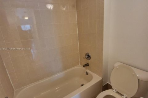 Condo in Plantation, Florida, 2 bedrooms № 1779243 - photo 13