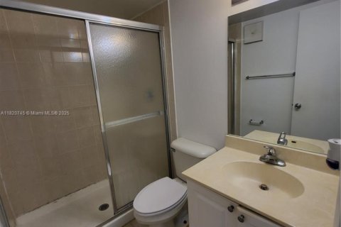 Condo in Plantation, Florida, 2 bedrooms № 1779243 - photo 11