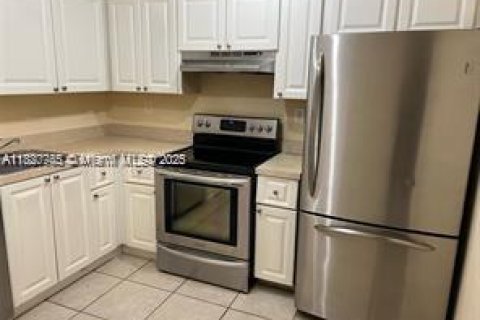 Condo in Plantation, Florida, 2 bedrooms № 1779243 - photo 3