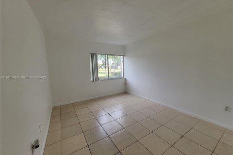 Condo in Plantation, Florida, 2 bedrooms № 1779243 - photo 7