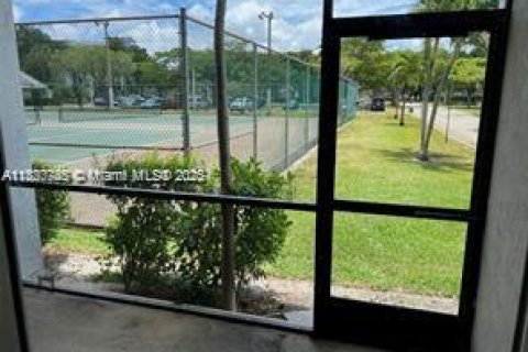 Condo in Plantation, Florida, 2 bedrooms № 1779243 - photo 15