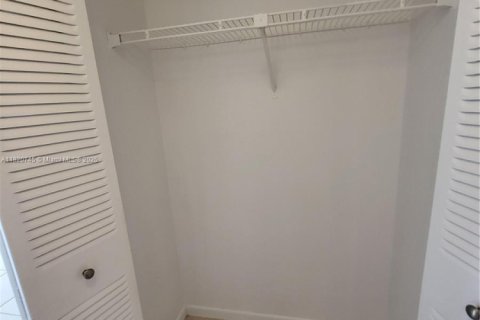 Condo in Plantation, Florida, 2 bedrooms № 1779243 - photo 10