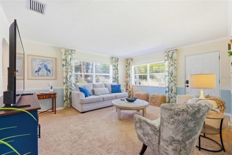House in Mount Dora, Florida 4 bedrooms, 194.35 sq.m. № 2198718 - photo 6