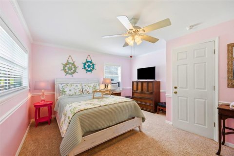 House in Mount Dora, Florida 4 bedrooms, 194.35 sq.m. № 2198718 - photo 21