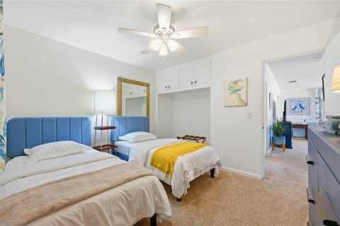 House in Mount Dora, Florida 4 bedrooms, 194.35 sq.m. № 2198718 - photo 15