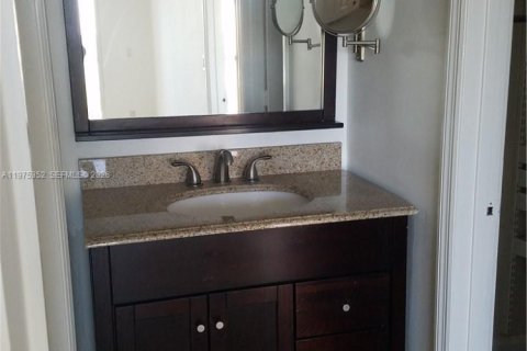 Снять в аренду кондоминиум в Майами-Бич, Флорида 1 спальня, 90.77м2, № 2038185 - фото 16