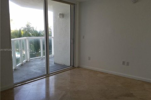 Снять в аренду кондоминиум в Майами-Бич, Флорида 1 спальня, 90.77м2, № 2038185 - фото 8