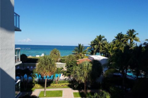 Снять в аренду кондоминиум в Майами-Бич, Флорида 1 спальня, 90.77м2, № 2038185 - фото 18