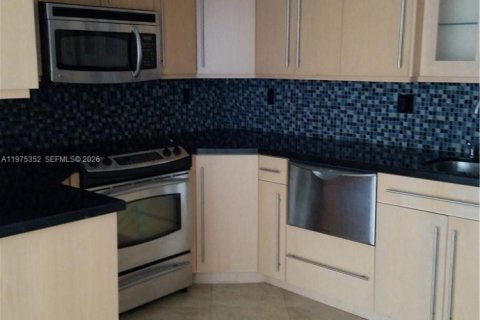 Снять в аренду кондоминиум в Майами-Бич, Флорида 1 спальня, 90.77м2, № 2038185 - фото 2