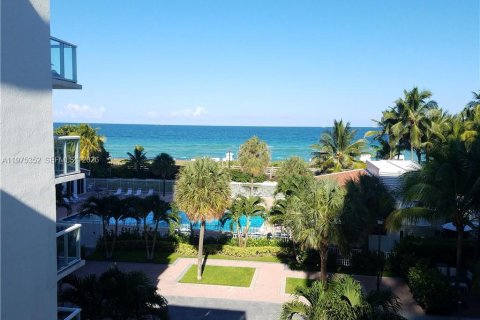 Снять в аренду кондоминиум в Майами-Бич, Флорида 1 спальня, 90.77м2, № 2038185 - фото 24