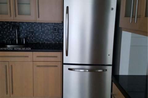 Снять в аренду кондоминиум в Майами-Бич, Флорида 1 спальня, 90.77м2, № 2038185 - фото 3