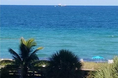 Кондоминиум с 1 спальней в Майами-Бич, Флорида № 2038185