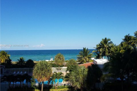 Снять в аренду кондоминиум в Майами-Бич, Флорида 1 спальня, 90.77м2, № 2038185 - фото 22