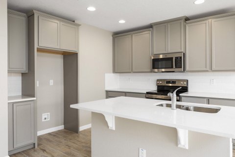Townhouse in TOWNS AT LAKE MONROE COMMONS in Sanford, Florida 3 bedrooms, 145 sq.m. № 103114 - photo 1