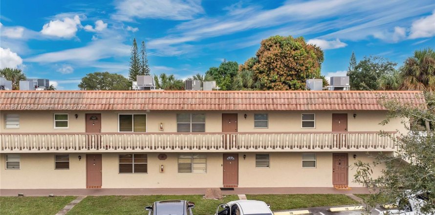 Кондоминиум с 2 спальнями в Дейви, Флорида № 1895841