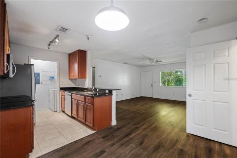 Condominio en alquiler en Saint Petersburg, Florida, 2 dormitorios, 95.5 m2 № 1893988 - foto 14