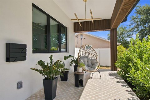 Villa ou maison à vendre à Saint Petersburg, Floride: 4 chambres, 192.77 m2 № 2416609 - photo 3