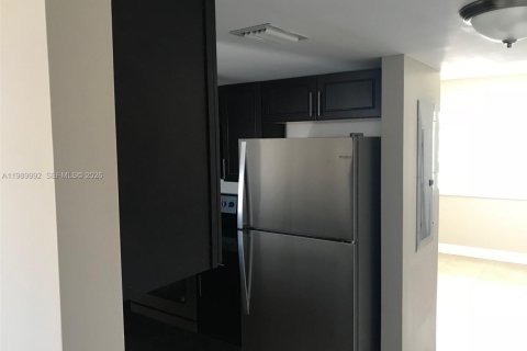 Condo in Miami, Florida, 3 bedrooms  № 2052029 - photo 3