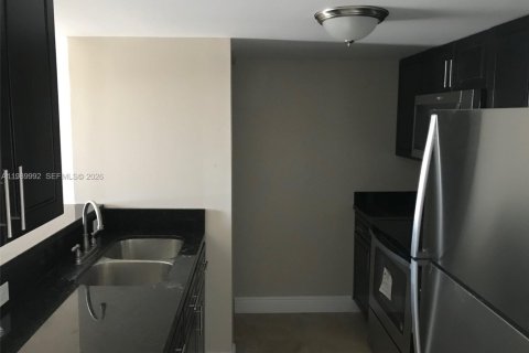 Condo in Miami, Florida, 3 bedrooms  № 2052029 - photo 4