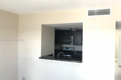 Condo in Miami, Florida, 3 bedrooms  № 2052029 - photo 1