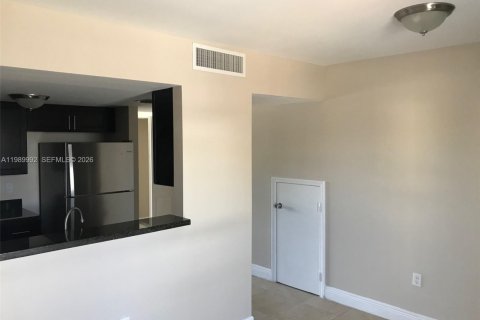 Condo in Miami, Florida, 3 bedrooms  № 2052029 - photo 2