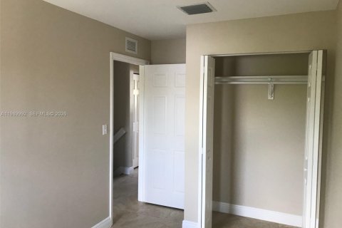 Condo in Miami, Florida, 3 bedrooms  № 2052029 - photo 13