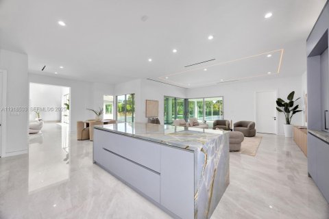 Casa en venta en Miami, Florida, 6 dormitorios, 610 m2 № 1983940 - foto 14