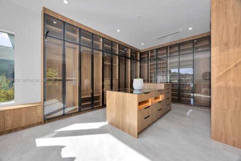 Casa en venta en Miami, Florida, 6 dormitorios, 610 m2 № 1983940 - foto 26