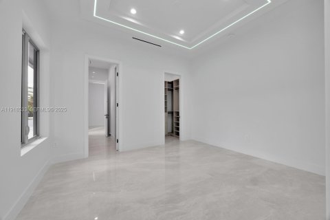 Casa en venta en Miami, Florida, 6 dormitorios, 610 m2 № 1983940 - foto 29