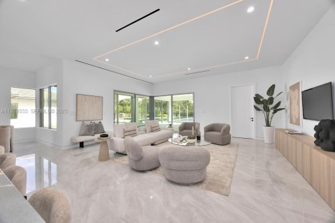 Casa en venta en Miami, Florida, 6 dormitorios, 610 m2 № 1983940 - foto 11