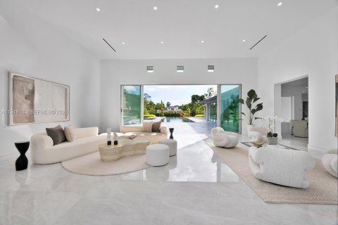 Casa en venta en Miami, Florida, 6 dormitorios, 610 m2 № 1983940 - foto 5